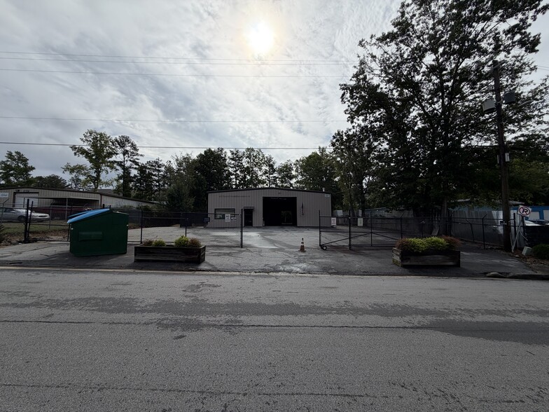 More Photos Of 5827 Powell Dr, Mableton Flex For Sale