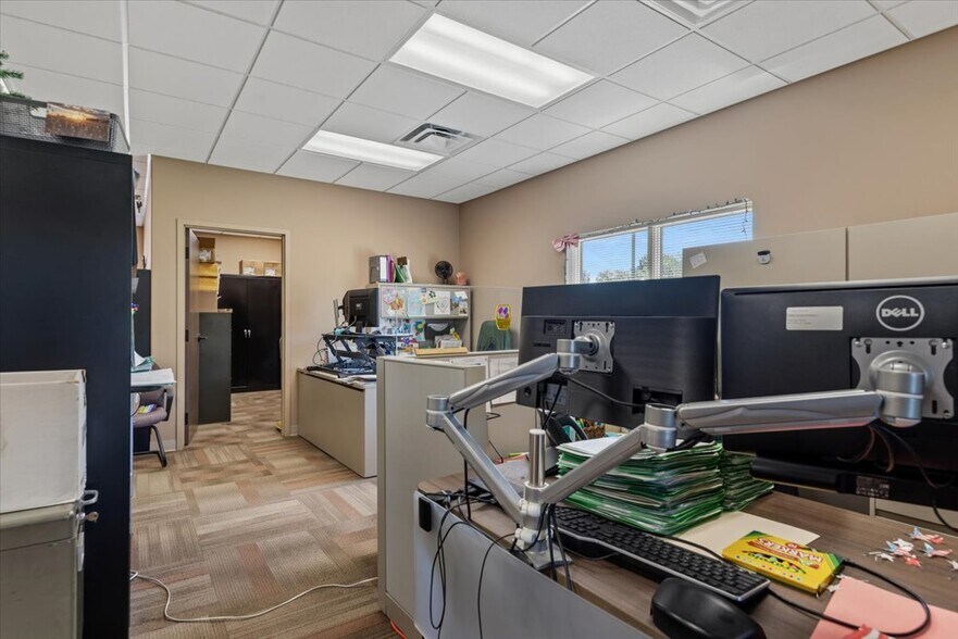 More Photos Of 103 Centre Dr, Petersburg Office For Sale