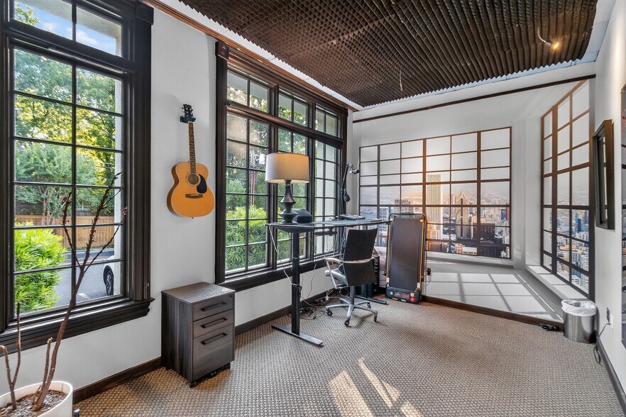 More Photos Of 715-717 East Blvd, Charlotte Office For Sale