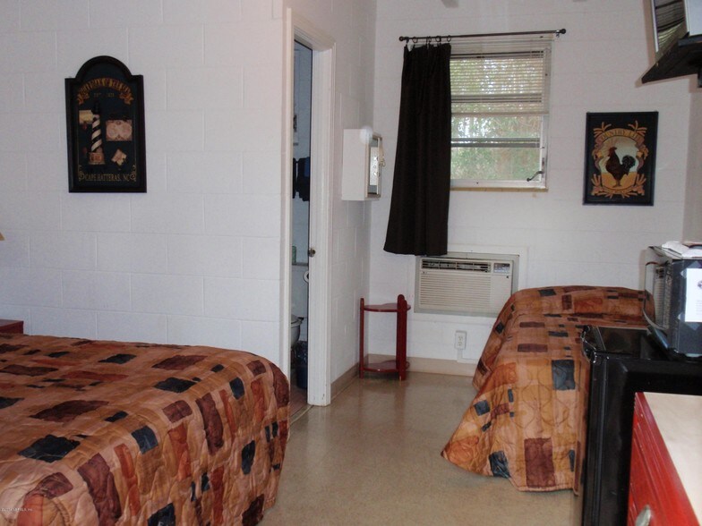 More Photos Of 217 Butler Dr, Satsuma Trailer Camper Park For Sale