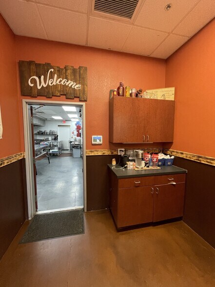 More Photos Of 7900 N 70th Ave, Glendale Warehouse For Sale