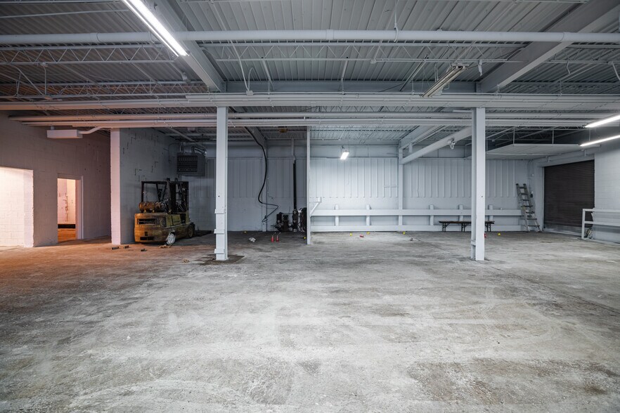 More Photos Of 445 Holton St, Sparta Warehouse For Lease