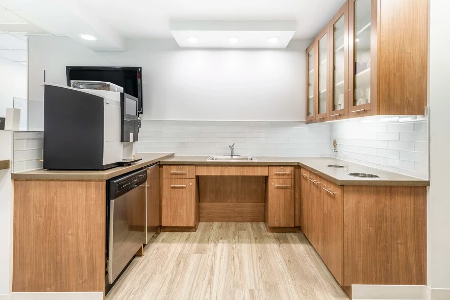 More Photos Of 139-159 Crocker Park Blvd, Westlake Coworking Space