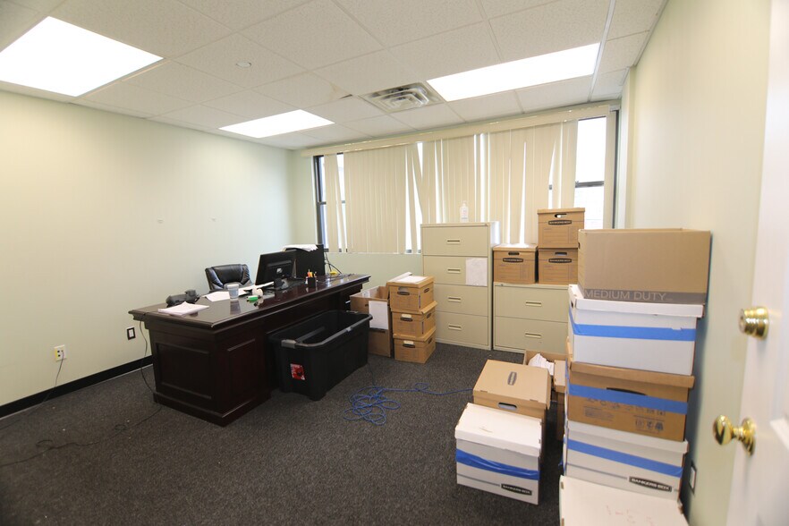 More Photos Of 8 Revolutionary Rd, Ossining Medical For Lease