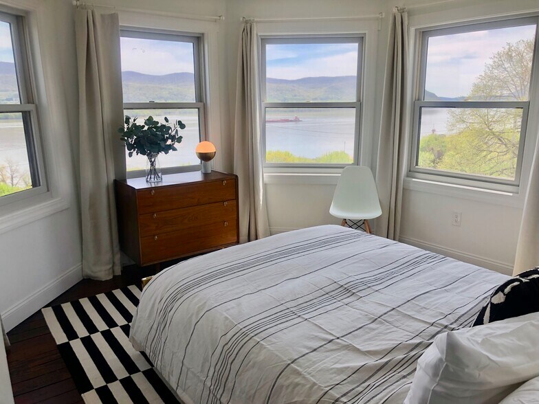 More Photos Of 2 Courtney Ave, Newburgh Apartments For Sale