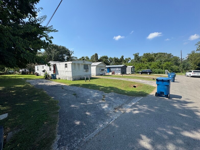 More Photos Of 1623 Brazos St, Hempstead Multifamily For Sale