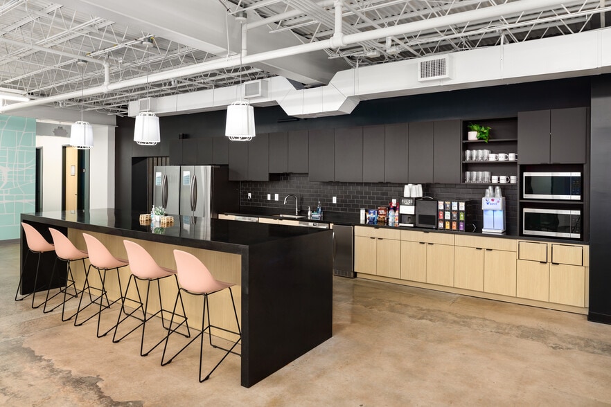 More Photos Of 1314 Chattahoochee Ave NW, Atlanta Warehouse For Lease