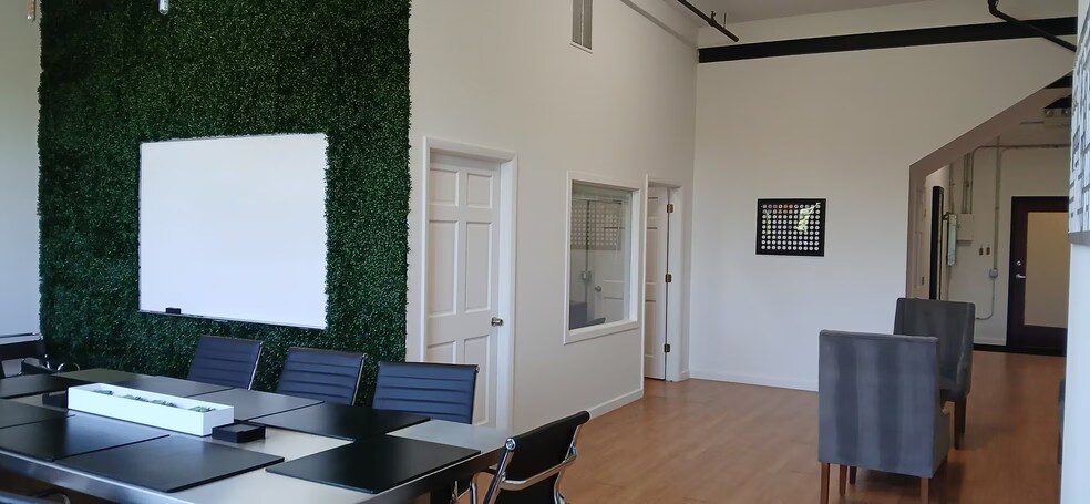 More Photos Of 4256 N Ravenswood Ave, Chicago Loft Creative Space For Lease