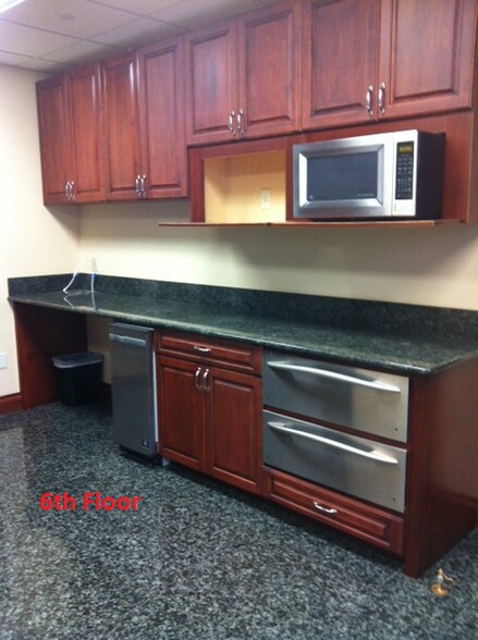 More Photos Of 2150 Goodlette-Frank Rd, Naples Office For Lease