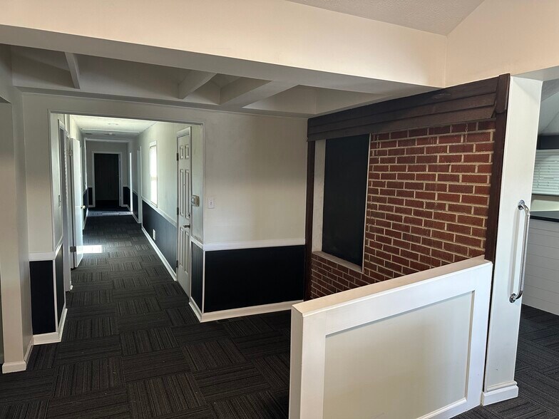 More Photos Of 2710 E 62nd St, Indianapolis Medical For Sale