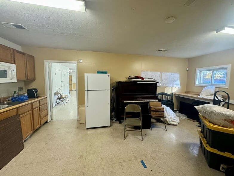 More Photos Of 715 N Kanawha St, Beckley Freestanding For Lease