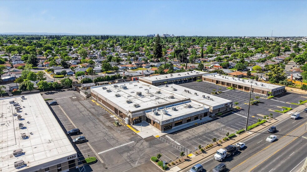More Photos Of 5400 Power Inn Rd, Sacramento Showroom For Sale