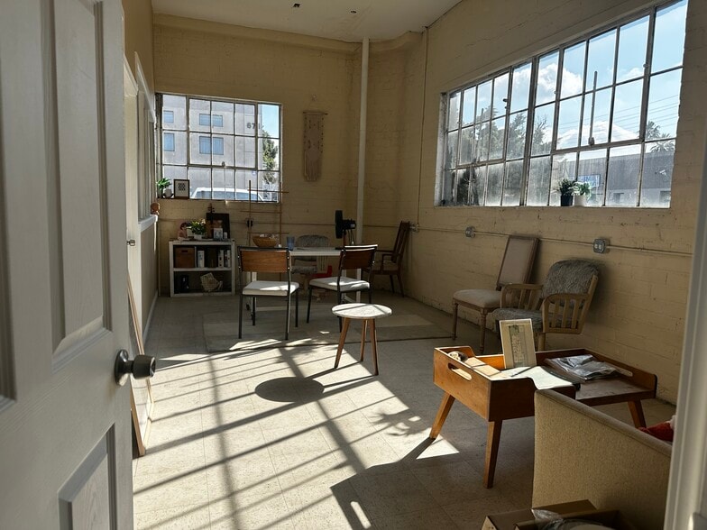 More Photos Of 701 W Broadway, Glendale Industrial For Sale