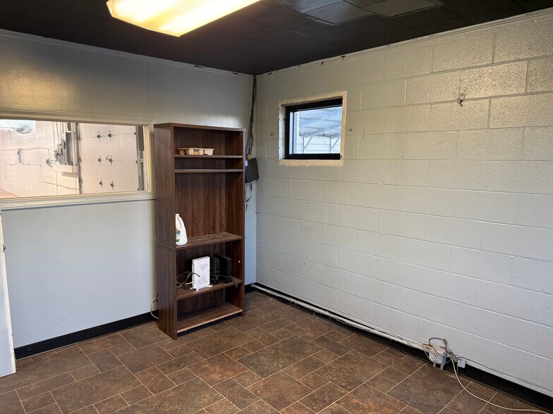 More Photos Of 630 Trindale Rd, Trinity Warehouse For Lease