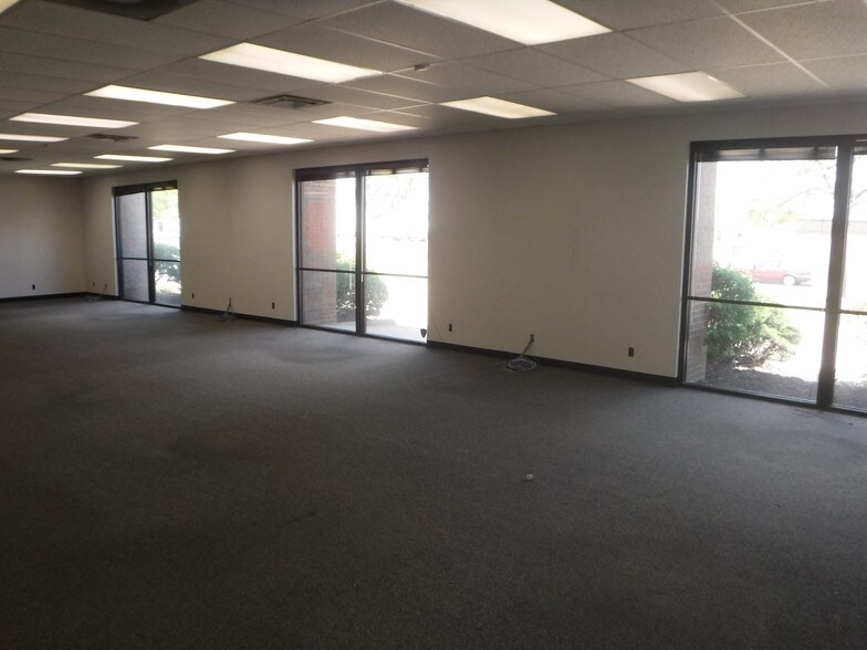 More Photos Of 7803 E Osie St, Wichita Research And Development For Lease