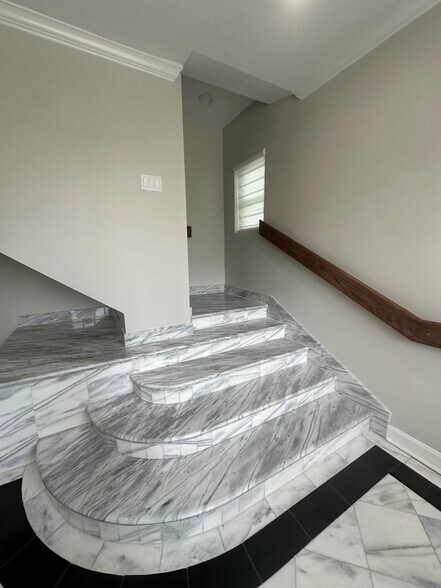 More Photos Of 2605 Burnet Ave, Cincinnati Office For Sale