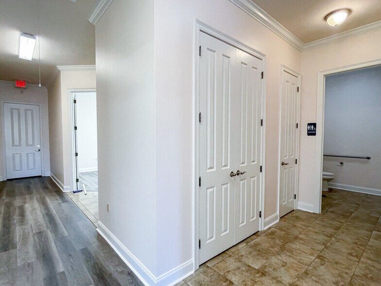 More Photos Of 10245 Siegen Ln, Baton Rouge Office For Lease