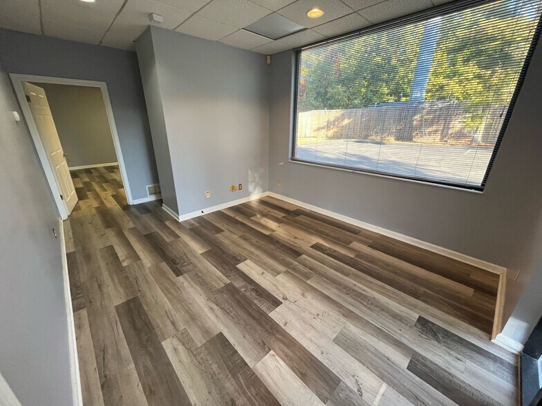 More Photos Of 3525 Ridge Meadow Pky, Memphis Office For Lease