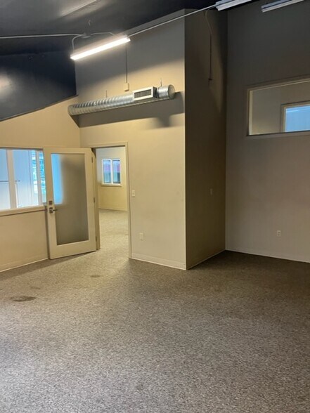 More Photos Of 1770 Airport Way S, Seattle Showroom For Lease