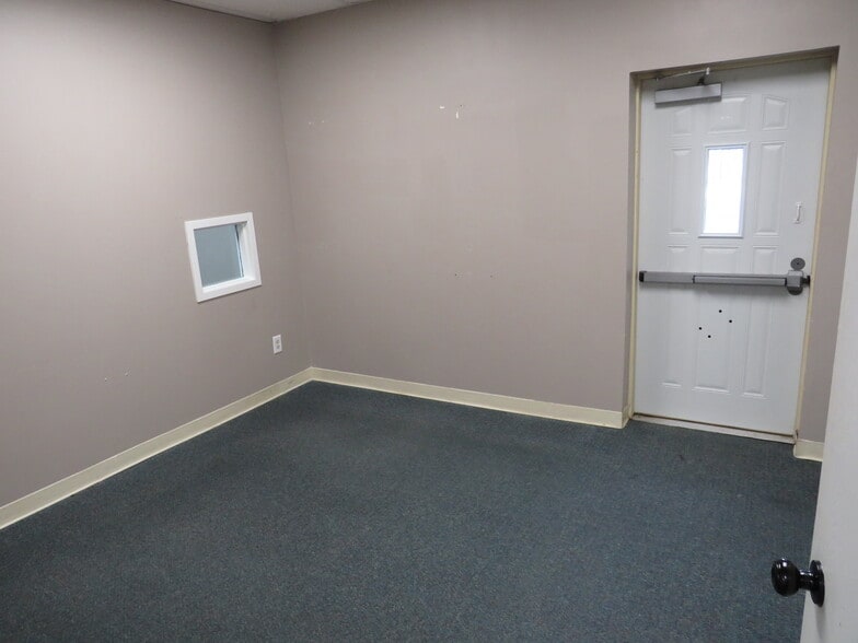 More Photos Of 1715 N Division St, Morris Unknown For Lease