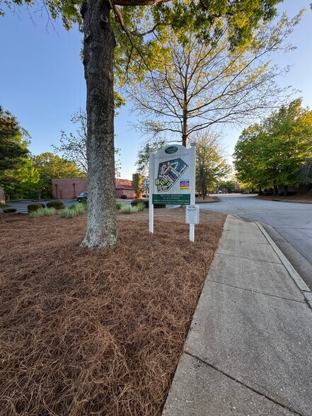 More Photos Of 301-304 Macy Dr, Roswell Medical For Lease