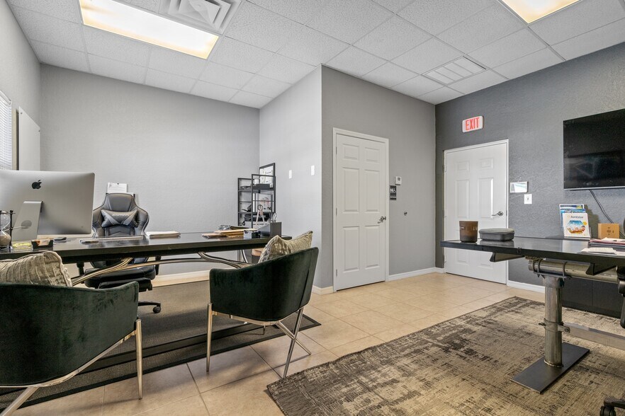More Photos Of 4519 SE 16th Pl, Cape Coral Light Distribution For Lease