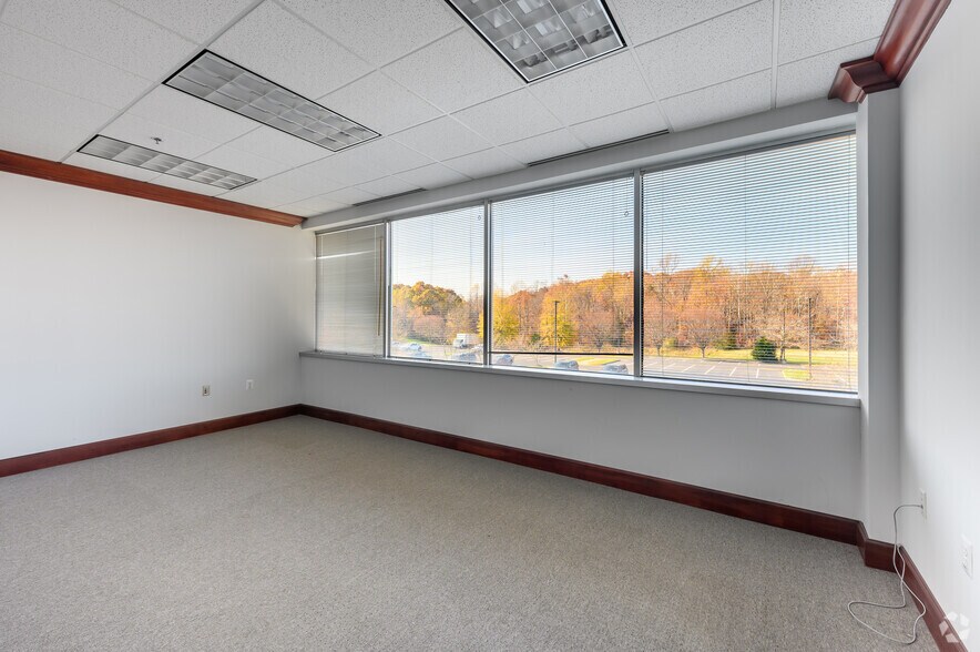 More Photos Of 150 Riverside Pky, Fredericksburg Office For Lease