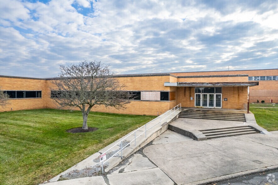 More Photos Of 1000 N Cannon Ave, Lansdale Warehouse For Lease