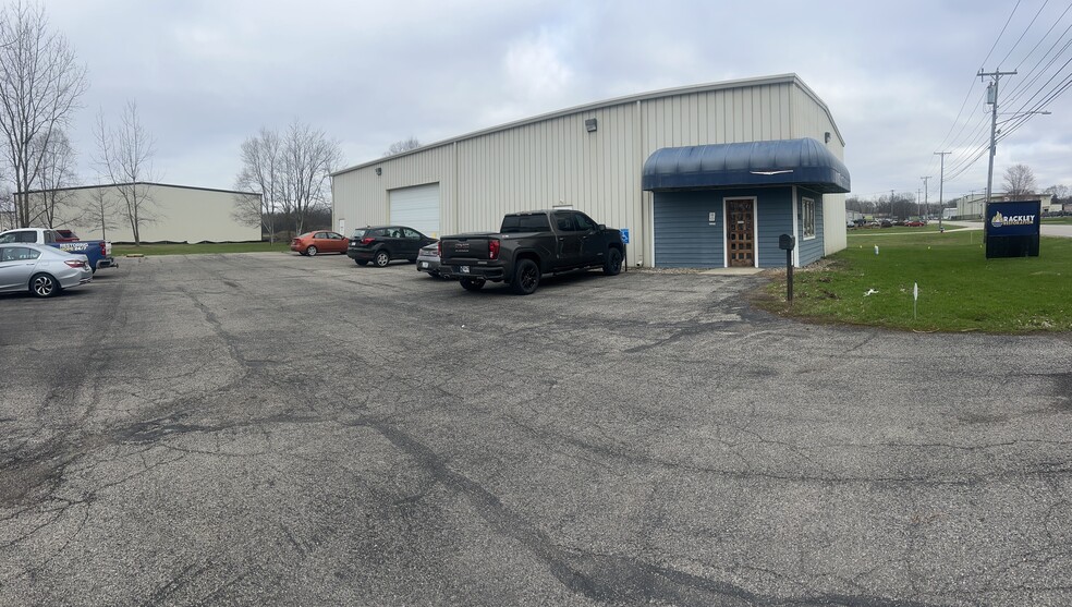 Primary Photo Of 3635 N Home St, Mishawaka Service For Lease