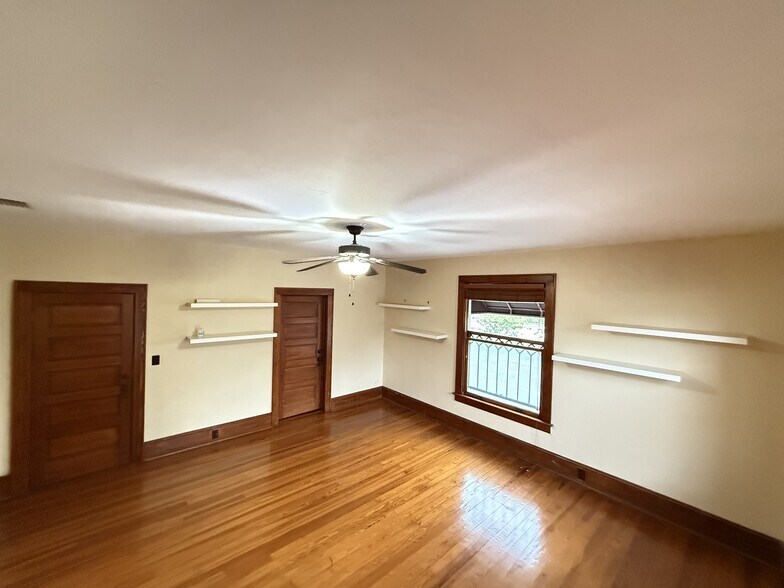 More Photos Of 224 NW 2nd Ave, Gainesville Office Residential For Lease