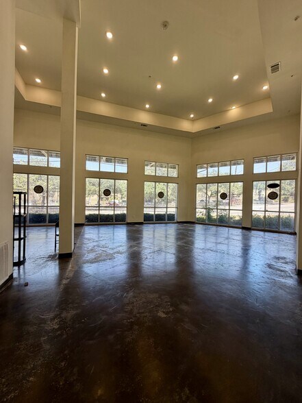 More Photos Of 3230 Hillcrest Dr, Balcones Heights Apartments For Lease