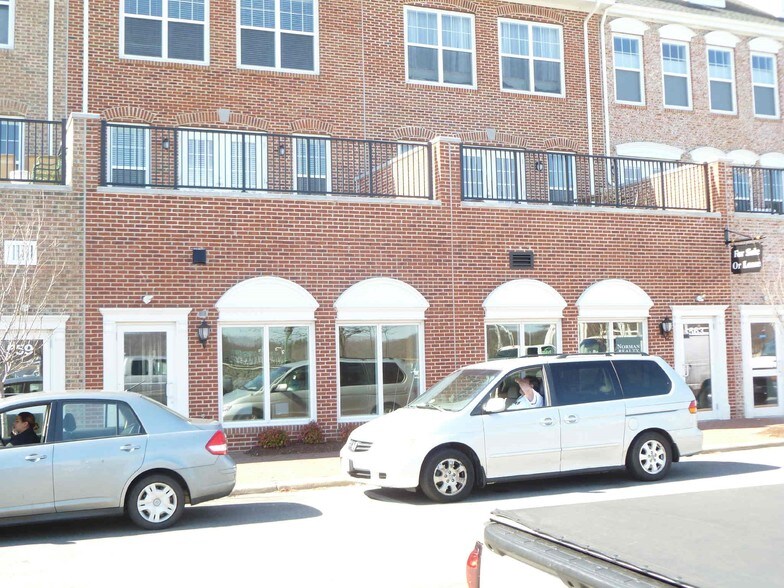 More Photos Of 551-625 Harbor Side St, Woodbridge Storefront Retail Office For Lease
