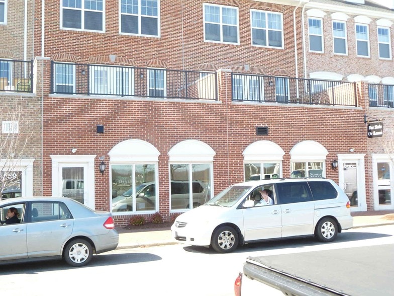 More Photos Of 551-625 Harbor Side St, Woodbridge Storefront Retail Office For Lease