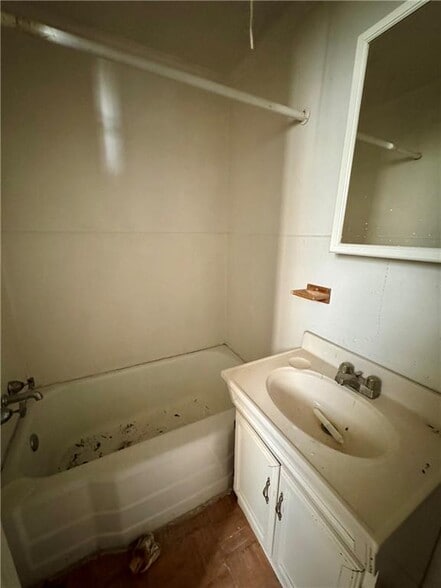 More Photos Of 230 E Main St, Palmyra General Retail For Sale