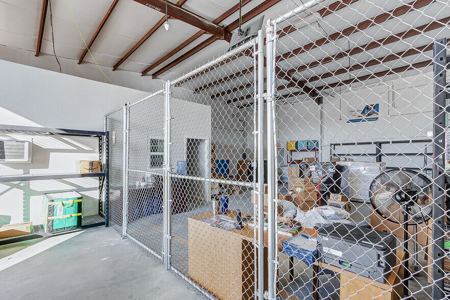 More Photos Of 1631 Highway 6 S, Houston Warehouse For Lease