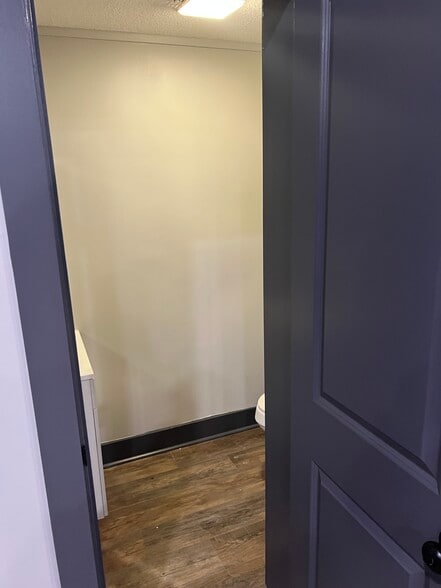 More Photos Of 1201 N Ashley St, Valdosta Auto Repair For Sale