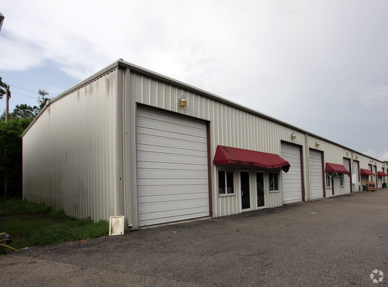 Primary Photo Of 2634 NE 9th Ave, Cape Coral Warehouse For Lease