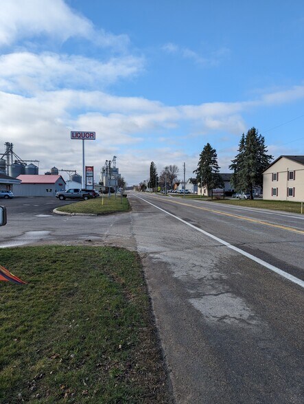 More Photos Of 703 N Main St, Pine Island Fast Food For Lease