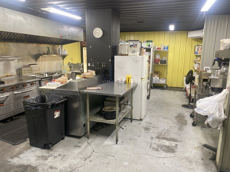 More Photos Of 219 Main St, Hale Flex For Sale