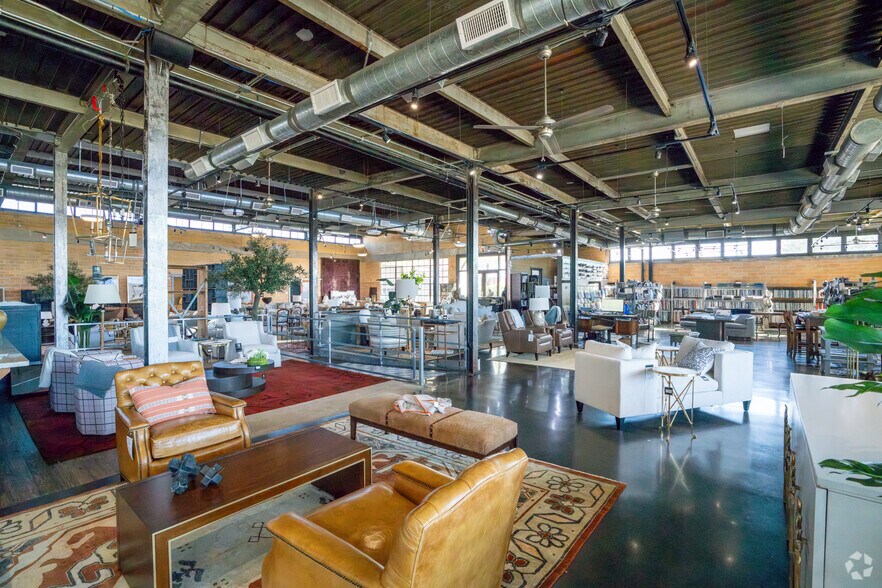 More Photos Of 401 S Main St, Bryan General Retail For Sale