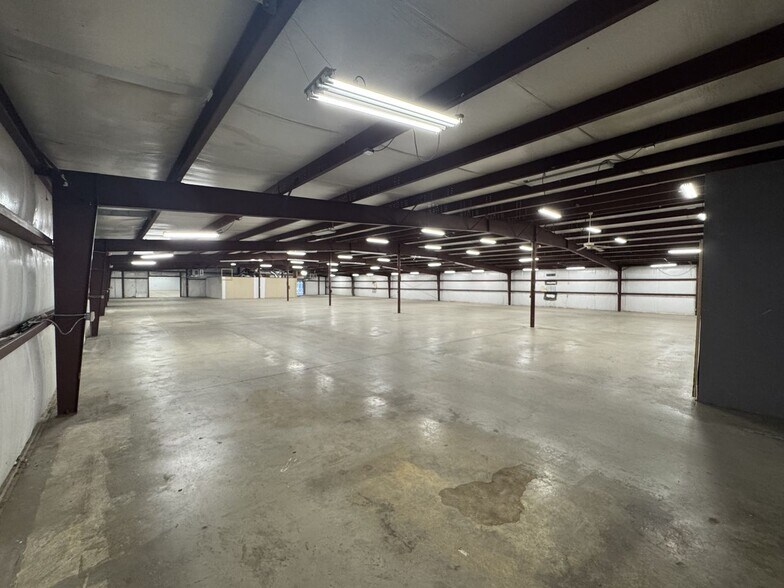 More Photos Of 5744 Market St, Wilmington Freestanding For Lease