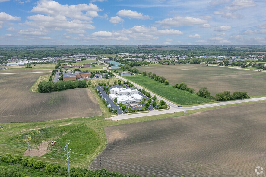 More Photos Of 1630 Gateway Dr, Sycamore Office For Sale