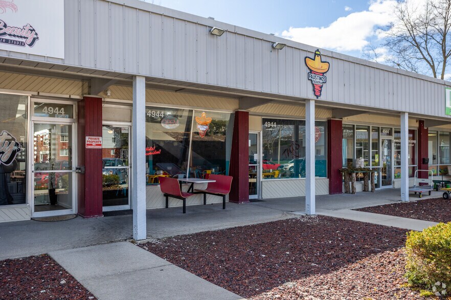 More Photos Of 4940-4944 Franklin Ave, Des Moines Unknown For Lease