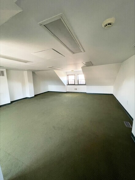 More Photos Of 716 S Broadway, Baltimore Storefront For Lease