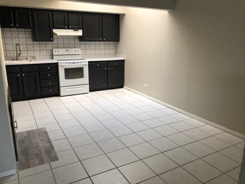 More Photos Of 2805-2901 S Locust St, Denver Apartments For Sale