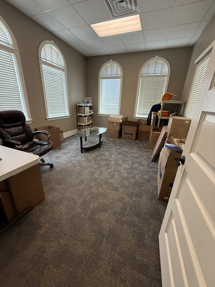 More Photos Of 20 W Main St, Alpine Unknown For Lease
