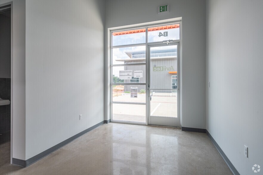 More Photos Of 3340 Spring Stuebner, Spring Unknown For Lease