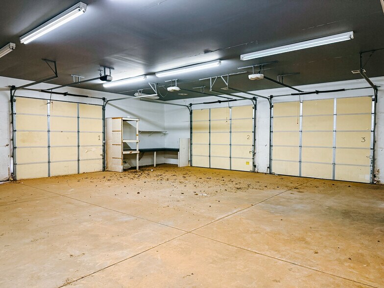 More Photos Of 600 W 18th St, Edmond Flex For Lease