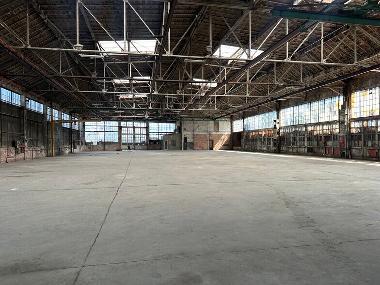 More Photos Of 2635-2717 Peralta St, Oakland Warehouse For Lease