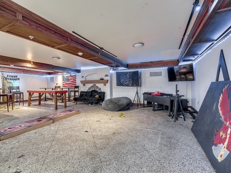 More Photos Of 702 S Lahoma Ave, Norman Dormitory For Sale